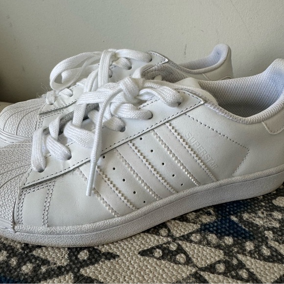 Adidas Originals Superstar size 4 youth/6 womens - Picture 6 of 8